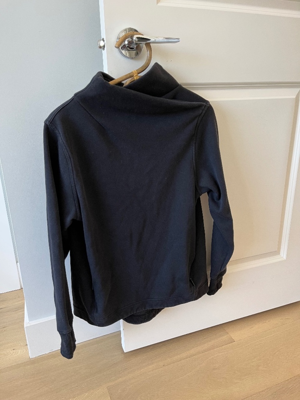 Athleta Black Sweatshirt - Sz small